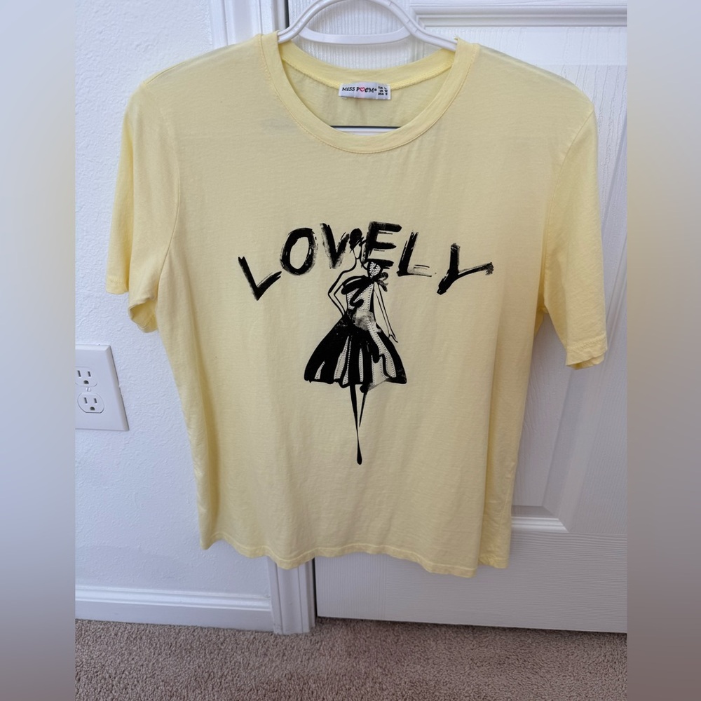 Stylish Black and White Graphic Women's Top